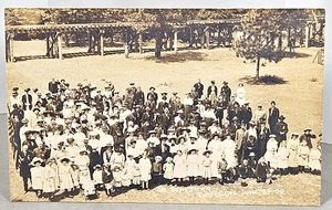 1909 RPPC Postcard Iowa Picnic Eugene Oregon Family Gathering Children Parents + - Picture 1 of 2