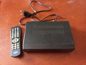 Decoder digitale terrestre con telecomando. Parzialmente funzionante, per ricamb - Foto 1 di 3