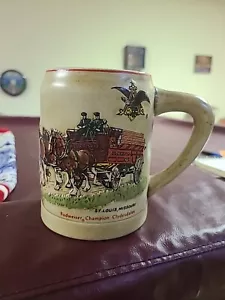 1980 Anheuser Busch Budweiser Holiday Stein Red Cases Red/Black Print - Bild 1 von 6