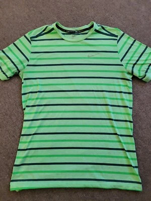 Camisa deportiva para correr Nike Tailwind a rayas talla mediana para hombre  Foto 1 de 4