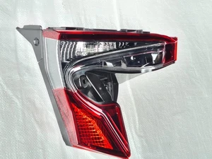 Piloto trasero luz de freno interior izquierdo Toyota C-HR Facelift año 20-23 - Imagen 1 de 7