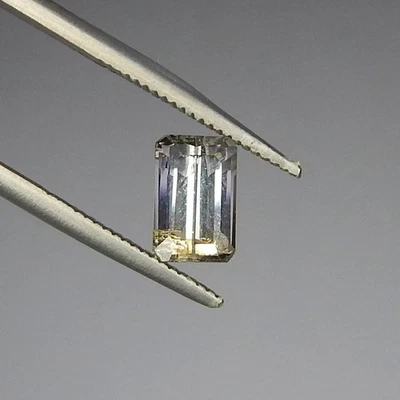 Натуральный добытый неотапливаемый ограненный изумруд турмалин фиолетовый и желтый огранка 1,3 карата - Изображение 1 из 4