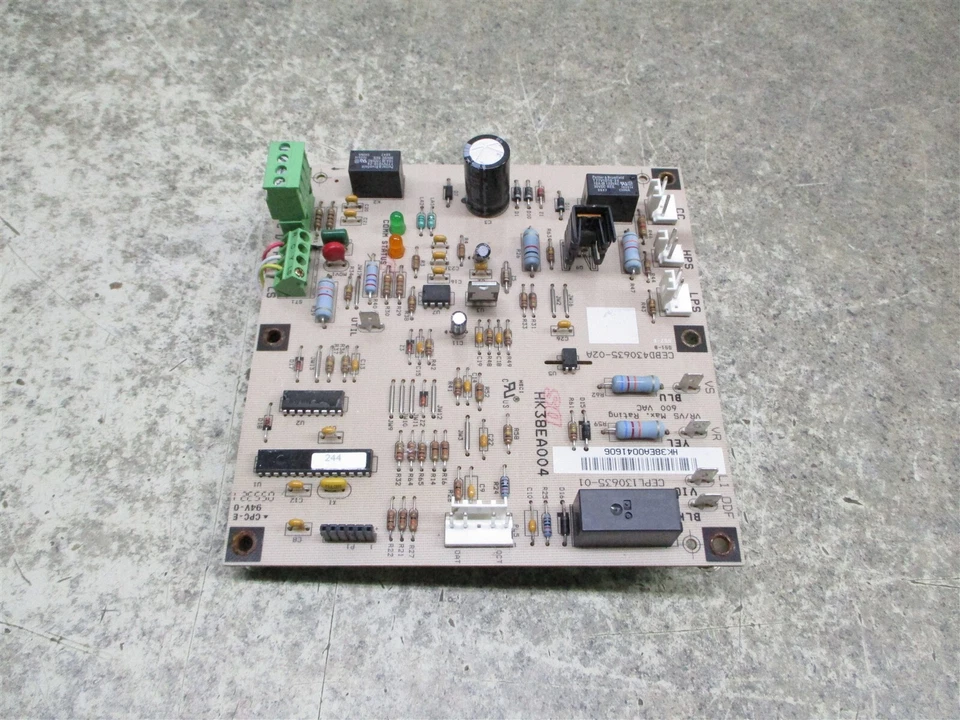 PLACA DE CONTROLE DE AR CONDICIONADO TRANSPORTADORA 6 X 6 PARTE # 24APA548A300 - Imagem 1 de 1