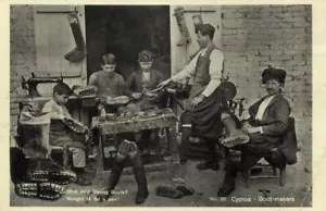 Postal chipriota, fabricantes de botas en el trabajo, trabajo infantil (1930) - Imagen 1 de 2