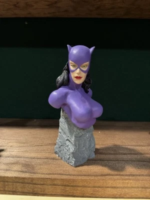 Mini Busto Estatua Batman DC Catwoman Personalizada Foto 1 de 3