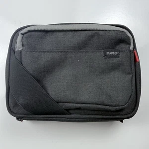 Staples Astuccio Portamatite Organizer Borsa Set Grigio/Rosso Multitasche Cerniera Pouch Nuovo senza etichette - Foto 1 di 9