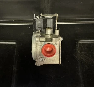 WHITE RODGERS MANIFOLD GAS VALVE - GEMINI 36G22-223 - NEVER USED! - Picture 1 of 5