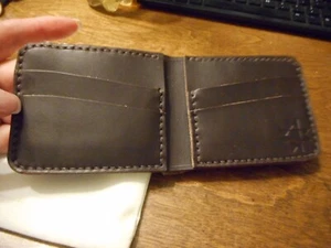 Cottonwood handgefertigte dunkelbraune dunkelbraune Herren-Geldbörse aus Leder mit Doppelfaltung - nie benutzt - Bild 1 von 6