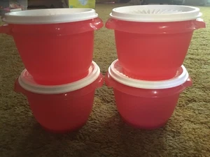 JUEGO DE TAZONES PARA SERVIR TUPPERWARE SERVALIER-4 TAZONES 4 SELLOS 20 OZ-NUEVO ROJO SELLOS BLANCOS - Imagen 1 de 9