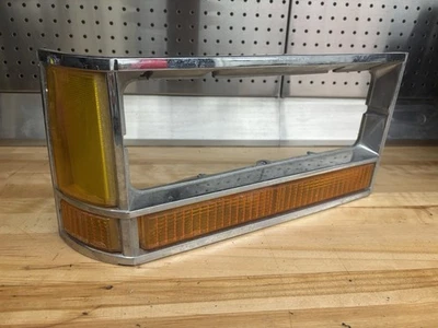 Bisel de faros laterales para pasajeros Ford Crown Victoria Ltd 1979-1987 lado derecho OEM Foto 1 de 4