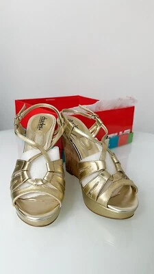 Charles David - NUEVO Tacones de plataforma de cuña de cuero dorado  Foto 1 de 4