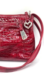 Brighton Handbag Bria Messenger Red Patent Croc Embossed Crossbody  CLEAN - Foto 1 di 13