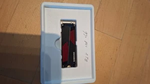 Samsung 990 PRO 1TB M.2 NVMe Interne SSD mit Kühlkörper 2280 (MZ-V9P1T0CW) - Bild 1 von 1