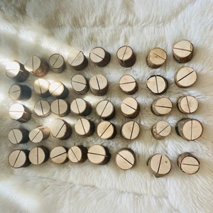 40 neue Holz Tisch Karten Halter Ständer Nummer Ort Name Menü Hochzeit Party Deko - Bild 1 von 4