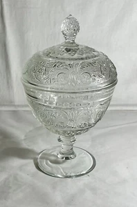 Tarro de caramelos Duncan & Miller Crystal Sandwich de 8 1/2" con patas con cubierta - Imagen 1 de 1