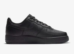 Damen Nike Air Force 1 '07 Low Triple Black DD8959-001 Größe 6,5 Neu - Bild 1 von 5