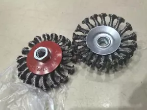 4 Stück 4 Zoll Fase Twist Knoten Draht Topf Rad Bürste 5/8 Zoll - 11 Dorn Rostentferner Schleifer - Bild 1 von 5