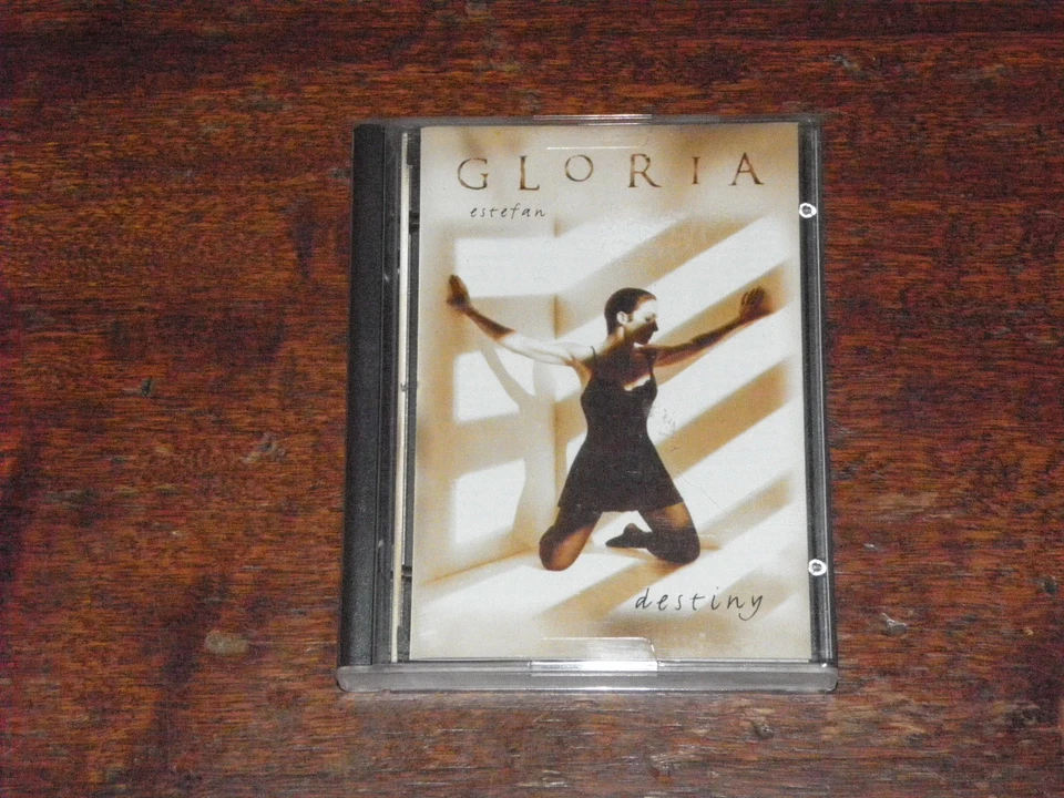 GLORIA ESTEFAN - DESTINY (MD MINIDISC ALBUM 1996) - Image 1 of 3