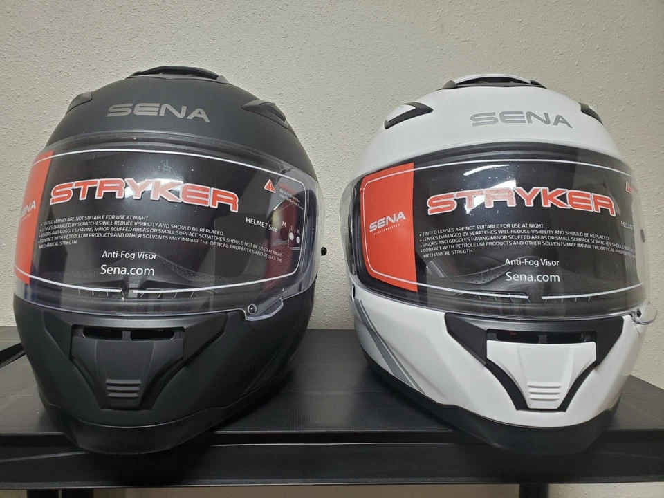 Sena Stryker Helmet Bluetooth Mesh Harman Kardon Sound : Matte Black Gloss White - Imagem 1 de 1