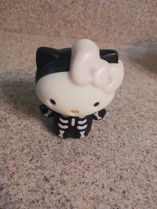 Hello Kitty Skeleton Figurine Halloween McDonalds Happy Meal 2019 Sanrio GLOWS - Bild 1 von 3