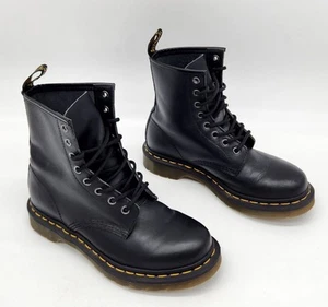 Botas Dr. Doc Martens 11821 de cuero negro 8 ojos "Air Wair" talla 7 para mujer - Imagen 1 de 11