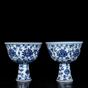 Coppia di fiori porcellana blu e bianca dipinti a mano arte da collezione coppa piede alto - Foto 1 di 9