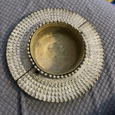 Antiguo cenicero vintage Dhokra Damar de latón reutilizado Vide Poche Foto 1 de 4