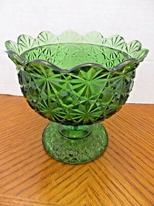 Fenton Green Daisy & Button Scalloped Rim Nut/Candy Dish 5.5" Tall 5" Wide - Picture 1 of 5