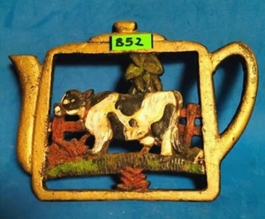 854-ANTICO SOTTOPENTOLA IN GHISA CON MUCCA A FORMA DI THEIERA - Bild 1 von 5