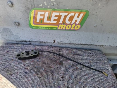 2000 SUZUKI GSXR 600SRAD МЕХАНИЗМ ЗАХВАТА СИДЕНЬЯ С КАБЕЛЕМ - Изображение 1 из 4