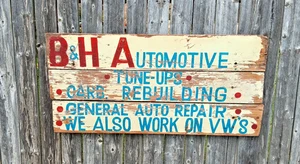 Letrero publicitario vintage de madera pintado a mano de los años 40 distribuidor de reparación de automóviles - Imagen 1 de 6