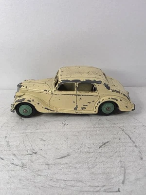 Cubos verdes corpo creme vintage Dinky Toys No.40a Riley Saloon Car (1950-1954) - Imagem 1 de 4
