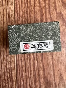 VINTAGE CHINESISCHE KAMPFGRILLEN IN EINER ALTEN SEIDENBOX - Bild 1 von 2