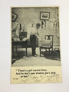 Postal de cómic vintage en blanco y negro de Single Man Needs a Woman publicada en 1907 - Imagen 1 de 10