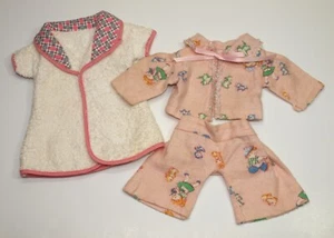 BATA TERRY y pijama de franela rosa sin etiquetar de colección para muñeca de juego de los años 50 - Imagen 1 de 6