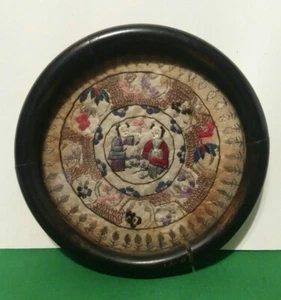 Antique Chinese Silk Embroidered Figures In 5.75" Round Wood With Glass Frame - Picture 1 of 7