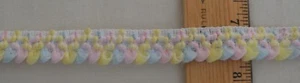 Flat Trim/ Lazo tejido - 5/8" w - Lazo azul/rosa/amarillo sobre blanco Bkgd - Bebé - Imagen 1 de 1