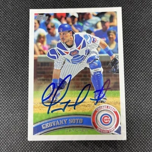 Tarjeta Topps 2011 firmada por Geovany Soto Chicago Cubs #CHC14 ~ CERTIFICADO DE AUTENTICIDAD - Imagen 1 de 3