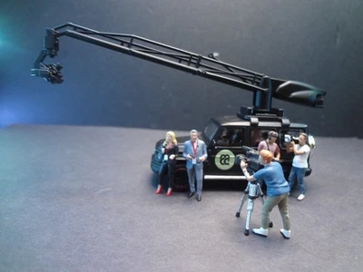 Equipo de filmación de cámara a escala 1:64 + reporteros con cámara Mercedes AMC G63 coche Foto 1 de 4