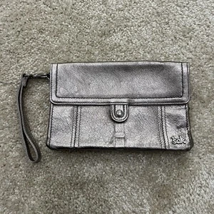 Portafoglio da polso The SAK Gold Snap Clutch in pelle metallizzata - Foto 1 di 14