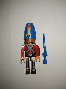 ANCIEN KINDER MONTABLE VINTAGE – soldat garde + fusil - Foto 1 di 2
