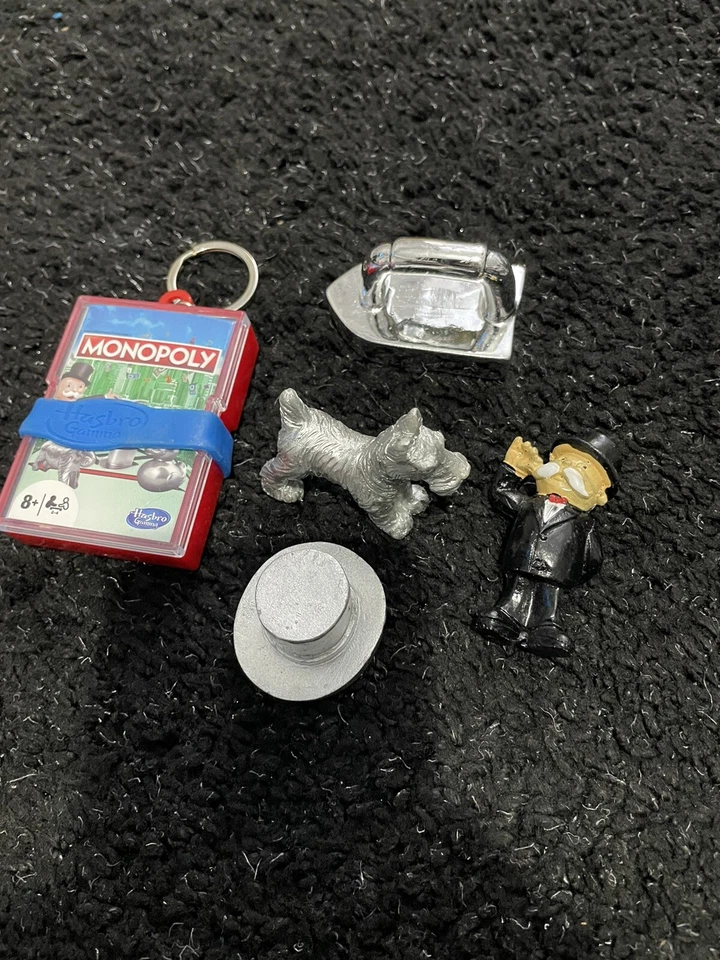Hasbro Keychain Games Bundle MONOPOLY & TRIVIAL PURSUIT Real Travel Mini Game