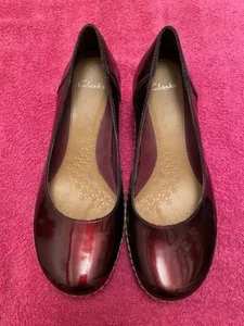 Brownish / red patent leather shoes size 5 by Clarks - Picture 1 of 3