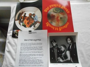 1991 "THE FAMILY STAND" OFFICIAL PHOTO BIO PRESS KIT/FOLDER-EASTWEST RECORDS - Bild 1 von 4