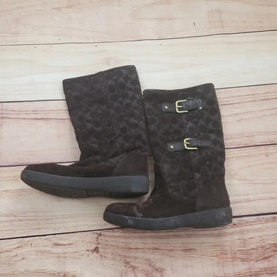 Botas Coach Mujer Talla 8.5 Marrón Gamuza Firma Tinah Hebilla Media Pantorrilla Invierno Foto 1 de 4