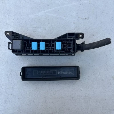 2004-2009 Compatível com Toyota Prius 1.5L Underhood Caixa de Relé de Fusível Pequeno 7107-XA1 FABRICANTE DE EQUIPAMENTO ORIGINAL - Imagem 1 de 4