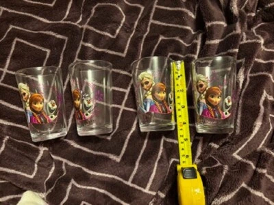 4 Disney Frozen  Anna, Elsa, And Olaf  8 oz.  drinking Glasses EUC - Imagem 1 de 3
