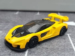 Hot Wheels McLaren Senna gialla scala 1/64 auto pressofusa nuova sfusa - Foto 1 di 6