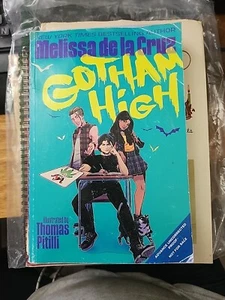 ๐ฆ Gotham High - Melissa De La Cruz - Graphic Novel, Young Adult (DC) - Picture 1 of 5