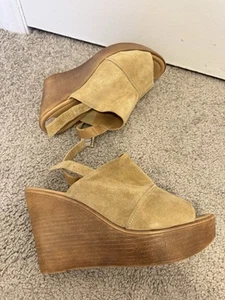 Mile Paoli’ Suede Nude Platform Heels Size 8.5 M - Picture 1 of 10